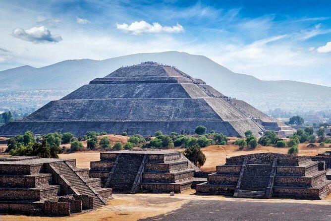 3X1 Teotihuacan, Basilica of Guadalupe, Tlatelolco and Tequila Tour - The tequila and mezcal stop is more than a tasting