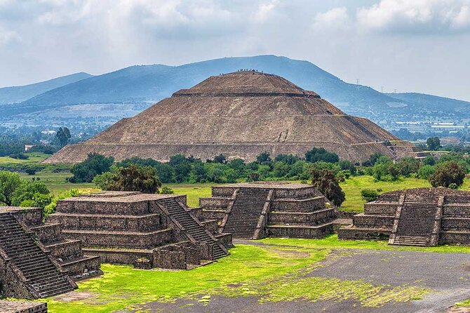 3X1 Teotihuacan, Basilica of Guadalupe, Tlatelolco and Tequila Tour - Teotihuacan: two hours among the great pyramids