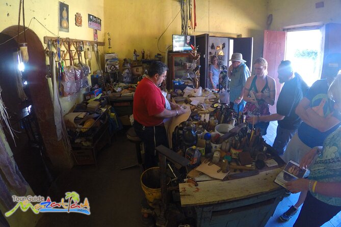 Agave Distilled Factory and Salsa Combo Tour Private Vehicle - Making salsa and tortillas at El Mesón de Los Laureanos