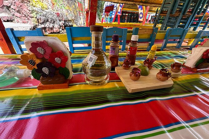 Boat Tour in Mexico City and Mezcal Fiesta with Food and ∞Drinks - Food and drinks included on the boat