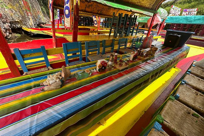 Boat Tour in Mexico City and Mezcal Fiesta with Food and ∞Drinks - How the party atmosphere really feels