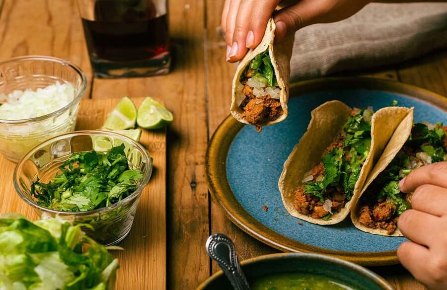 CDMX: Tacos and mezcal night tour - First taco stops: comparing beef, pork, and chicken