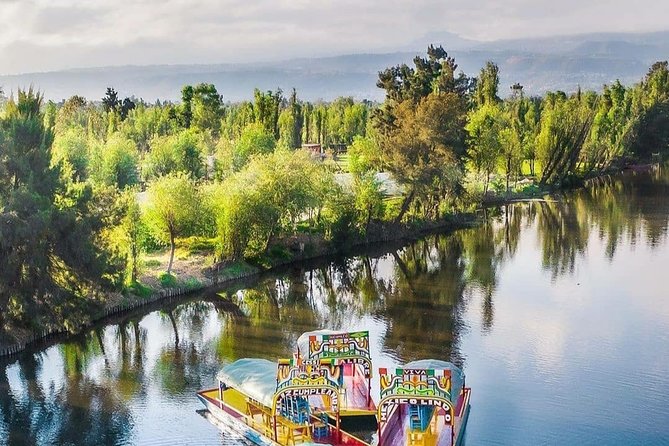 Coyoacan and Xochimilco Day Tour with Traditional Boat Ride - What two hours on the boat really means