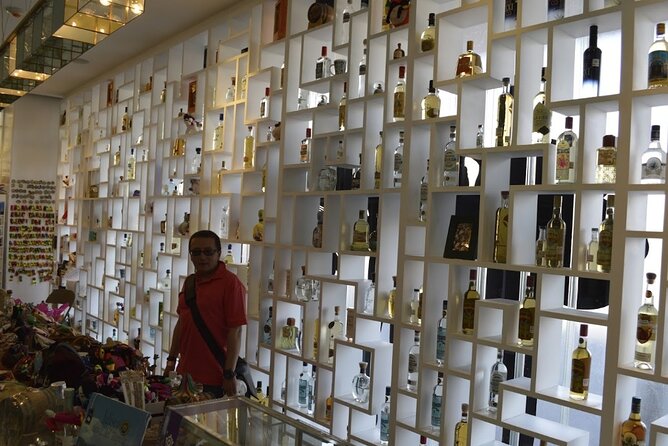 EXCLUSIVE TOUR Tequila & Mezcal - small groups - Tequila and mezcal are treated as different drinks
