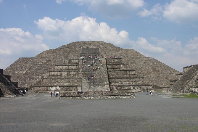 Historical downtown Mexico City & Teotihuacan Pyramids Mezcal tasting - The Zócalo: Mexico City’s historic center begins here