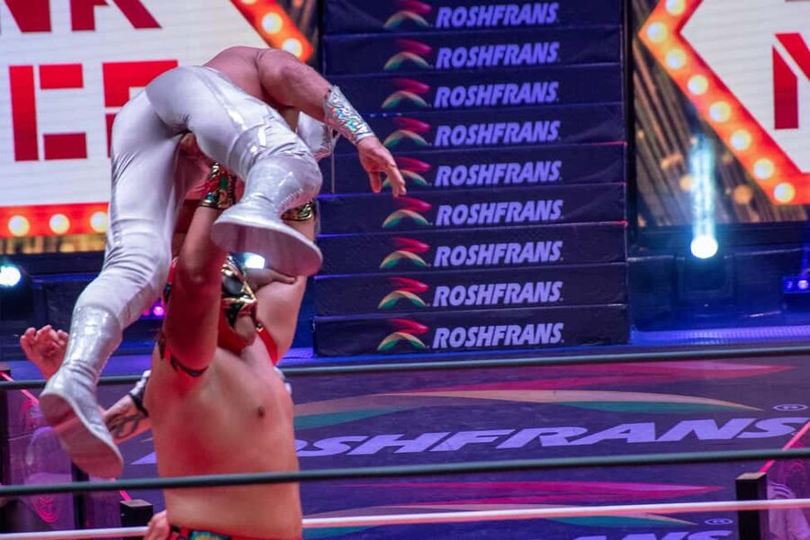 Mexico City: Local Walking Tour with Mezcal & Wrestling Show - Choosing between Arena México and Arena Coliseo