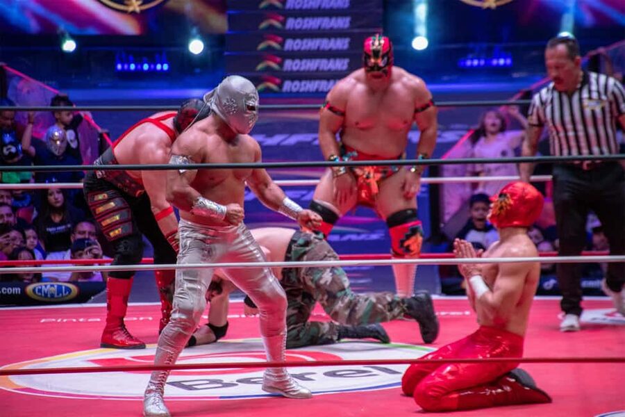 Mexico City: Local Walking Tour with Mezcal & Wrestling Show - What happens when the lights go down