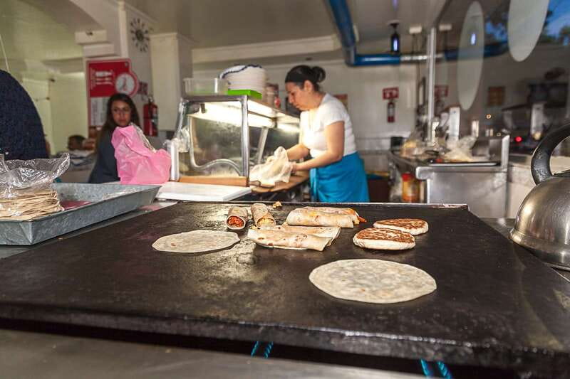 Mexico City: Tacos & Mezcal Night Food Tour - El Califa de León and the Michelin-starred taco stop