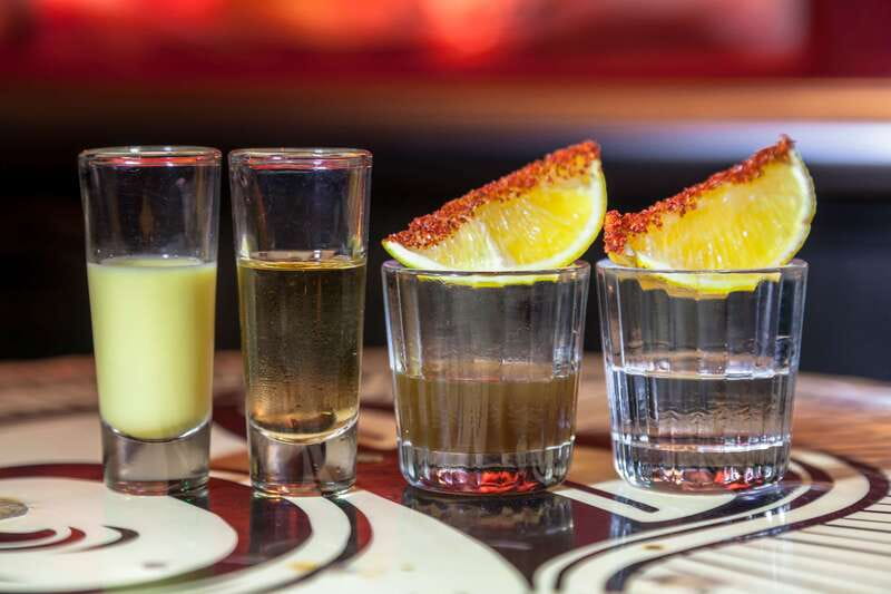 Mexico City: Tacos & Mezcal Night Food Tour - Why the minivan matters after dark