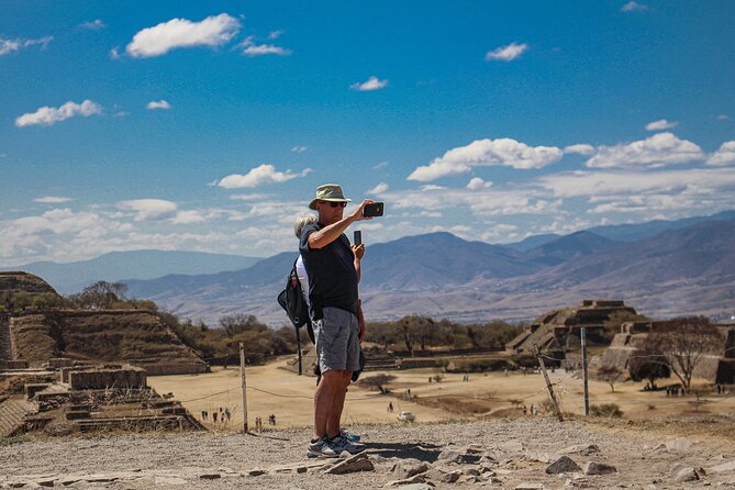 Monte Alban, Teotitlan and Mezcal Tour - Who should book this experience