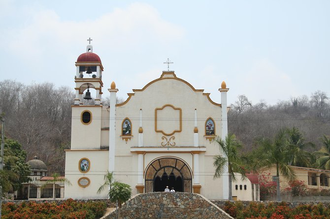Private City Sightseeing & Shopping Tour with Mezcal Tasting - La Crucecita church and the large Guadalupe painting