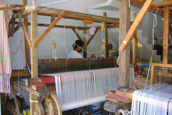Private City Sightseeing & Shopping Tour with Mezcal Tasting - Shopping in La Crucecita: the part that needs clear expectations