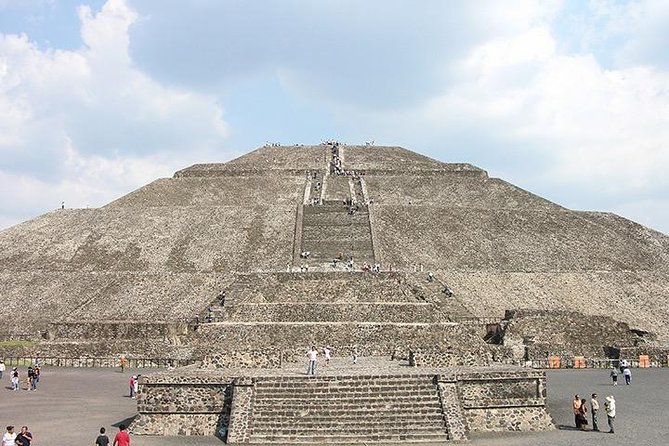 Teotihuacan and Basilica of Guadalupe with mezcal, tequila & handcrafts - Timing, pickup, and the real length of the day