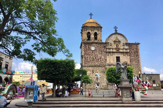 Tequila and Guachimontones: Private Full Day Tour - The guide and the private format