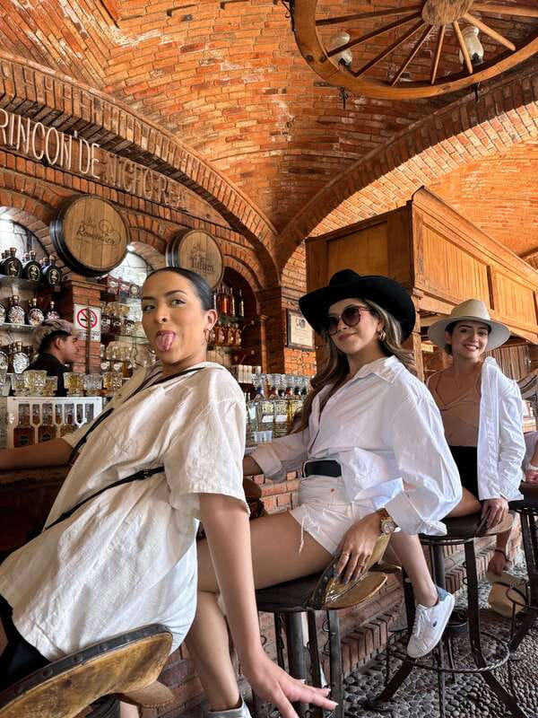 Tequila: Town and Distillery Guided Tour with Tastings - Eating at the village market