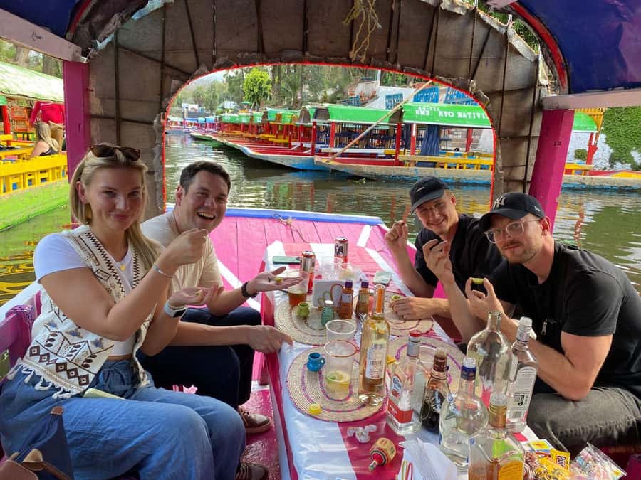 Xochimilco's Wild Side: Mezcal, Insects & Culture - The chinampa stop and its quieter side