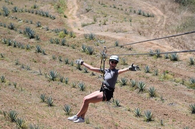 Ziplines and mezcal tasting - Hotel pickup and the three-hour schedule